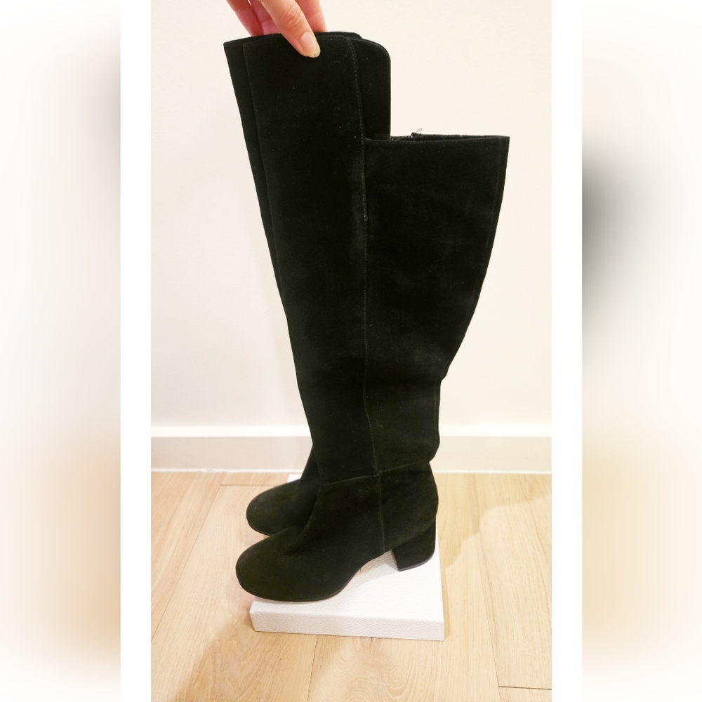 Elegant Black Knee-High Boots